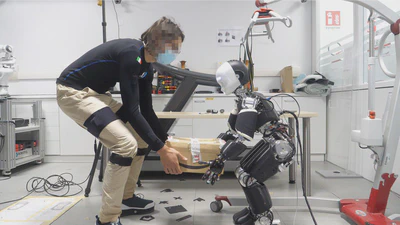 A Control Approach for Human-Robot Ergonomic Payload Lifting featured image